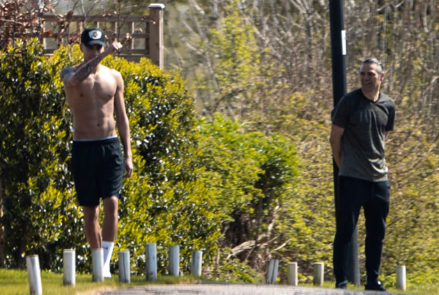 MOUR THAN 6FT APART Jose Mourinho wishes topless Dele Alli happy birthday from across the street as Tottenham duo keep their distance - Bóng Đá