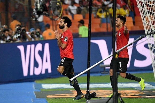 Man Utd stars Wan-Bissaka and Fosu-Mensah ordered to leave school training ground after trying to exercise in Cheshire - Bóng Đá