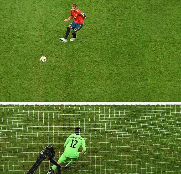 Granit Xhaka's message to Sead Kolasinac after his mistake says a lot about ex-captain - Bóng Đá