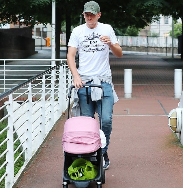 Ronaldo ghi bàn, Bồ Đào Nha có chiến thắng đầu tiên ở vòng loại - Bóng Đá