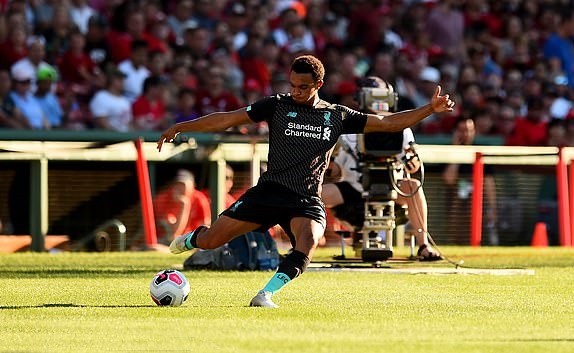 Liverpool star Virgil van Dijk reacts to Man City transfer - Bóng Đá