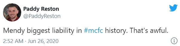Fan Man City ném đá Mendy - Bóng Đá
