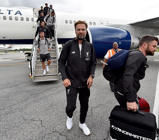 Stephen Warnock explains how Kostas Tsimikas' signing makes it much easier for Jurgen Klopp to choose his team - Bóng Đá