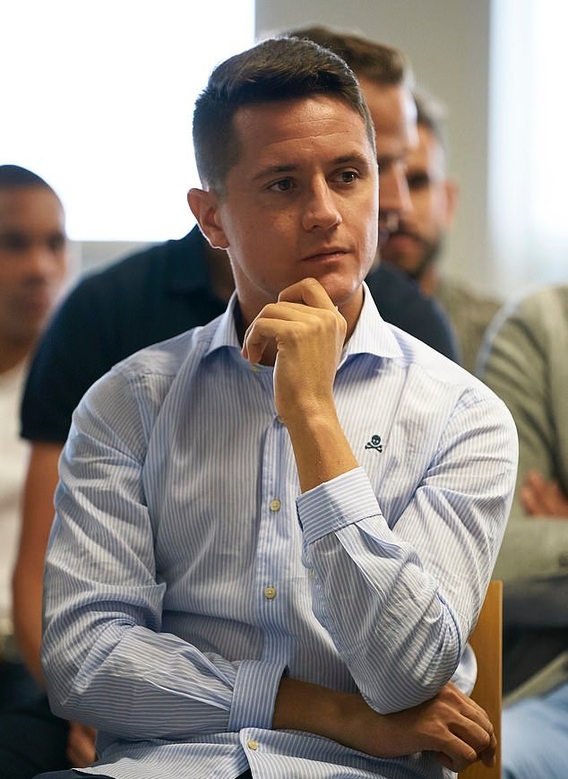 Sky Italia: Tiemoue Bakayoko has several Premier League options, still prioritises Milan - Bóng Đá