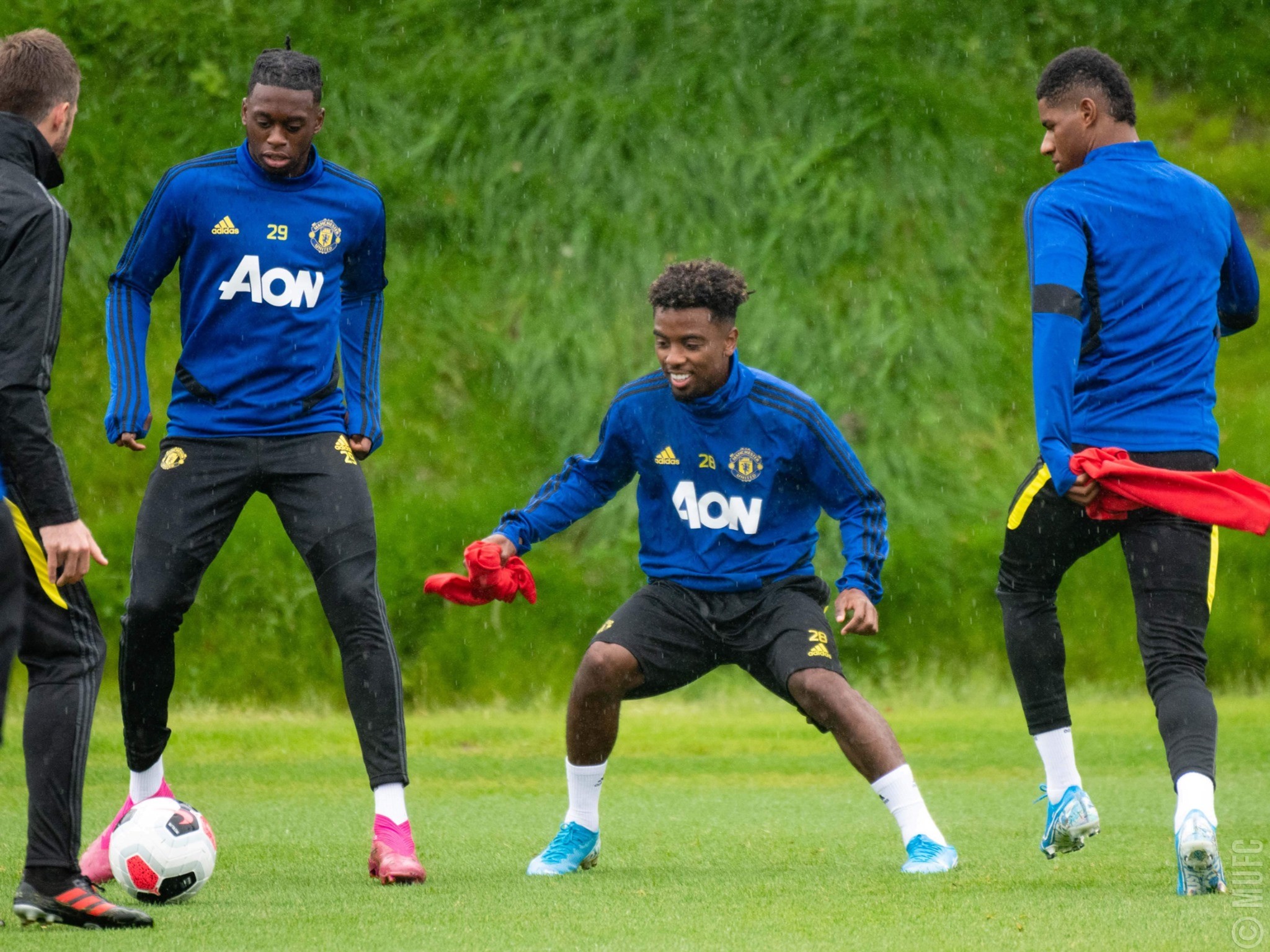 Bạn đã hiểu vì sao thiên thần Gomes rơi vào 'ngục tối' ở Man Utd? - Bóng Đá