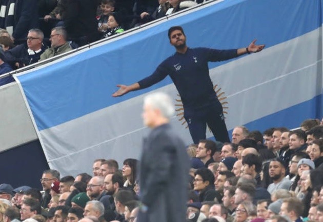 Mauricio Pochettino spotted with Ed Woodward’s new advisor Neil Ashton at Brentford vs Leeds amid Man Utd rumours - ngồi xa nhau - Bóng Đá