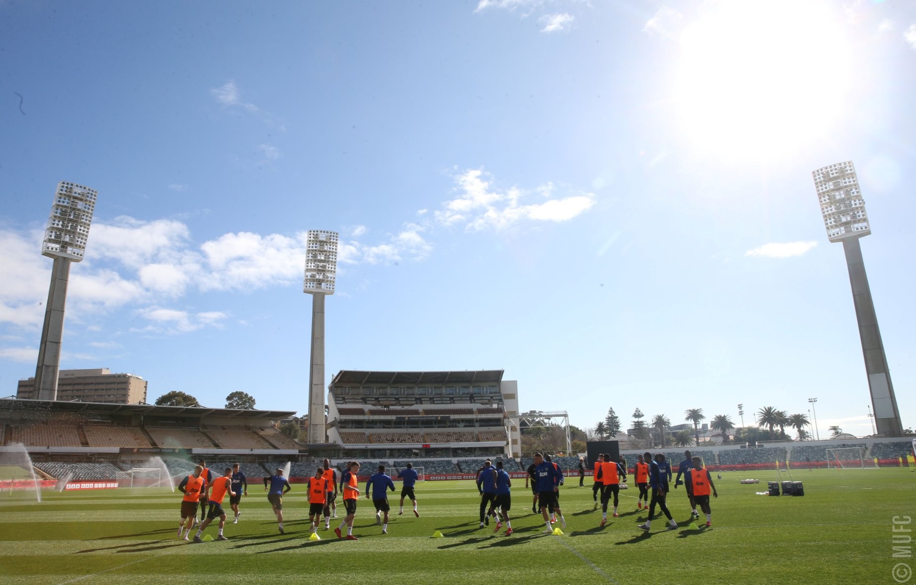 Wan-Bissaka tập cùng Man Utd  - Bóng Đá