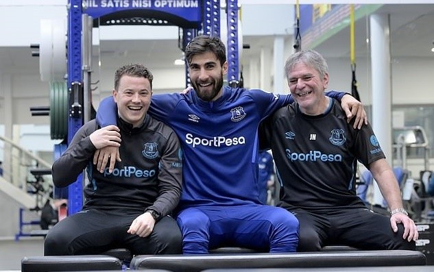 Messi gây áp lực hàng tháng trời, ép BLĐ Barca kích hoạt 'bom tấn' - Bóng Đá