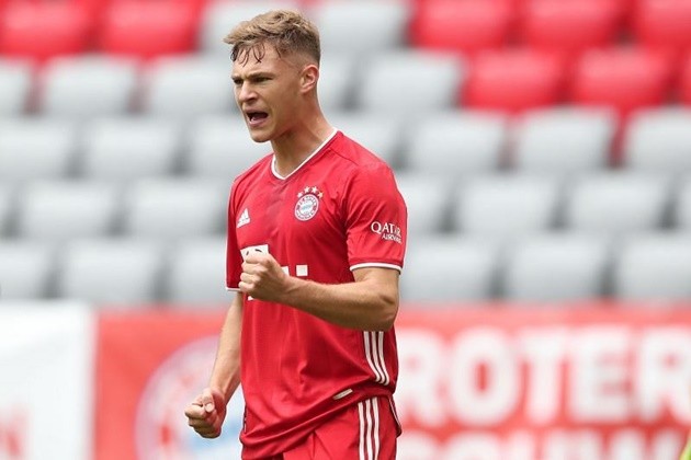 Graeme Souness warns Manchester United's spending on defenders 'will all be money down the drain' unless they improve their midfield - Bóng Đá