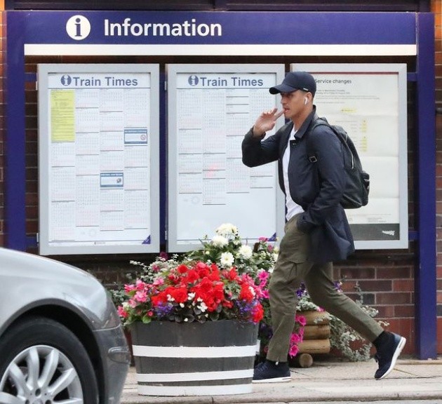 Alexis Sanchez returns to Manchester after missing training amid transfer speculation - Bóng Đá