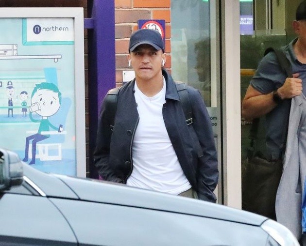 Alexis Sanchez returns to Manchester after missing training amid transfer speculation - Bóng Đá