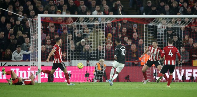 Nnamdi Collins: Dortmund's rapid defender who turned down Chelsea - Bóng Đá