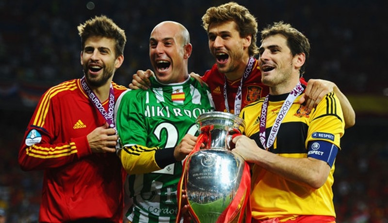 Ảnh Fernando Llorente tập luyện tại Napoli - Bóng Đá