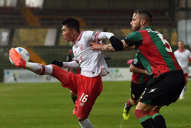 Meet the future of Barcelona: From Lionel Messi's successor to 'the new Andres Iniesta' - Bóng Đá