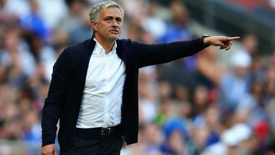 'I shed tears when he won Wimbledon': Jose Mourinho casts eye over Andy Murray's training session - Bóng Đá