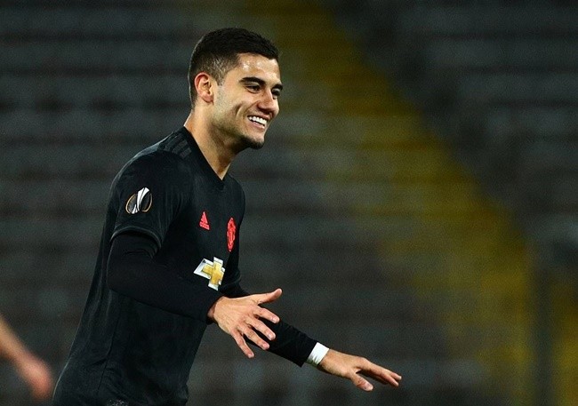 Fred hóa Xavi, Pereira tung rocket - Bóng Đá