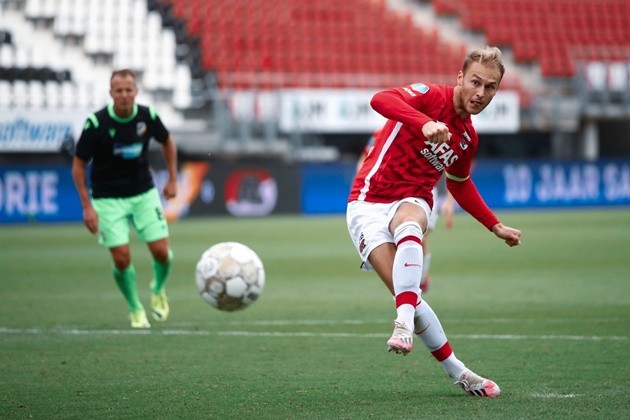 6 players who can replace an ageing Sergio Busquets at Barcelona - Bóng Đá