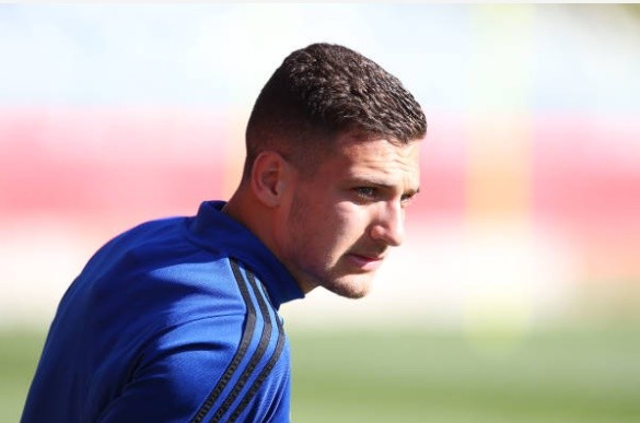 Dalot gặp James Robson - Bóng Đá