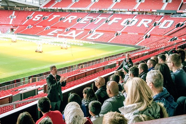 Gary Neville gợi ý bán tên sân Old Trafford - Bóng Đá