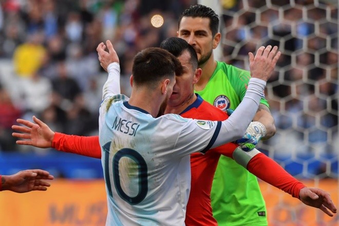 Messi và Ronaldo thư giãn bên gia đình (Daily Mail) - Bóng Đá