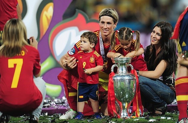 Torres họp báo giải nghệ  - Bóng Đá