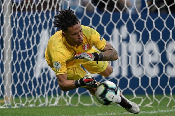 Sanchez cười tươi trên sân tập của Inter Milan - Bóng Đá