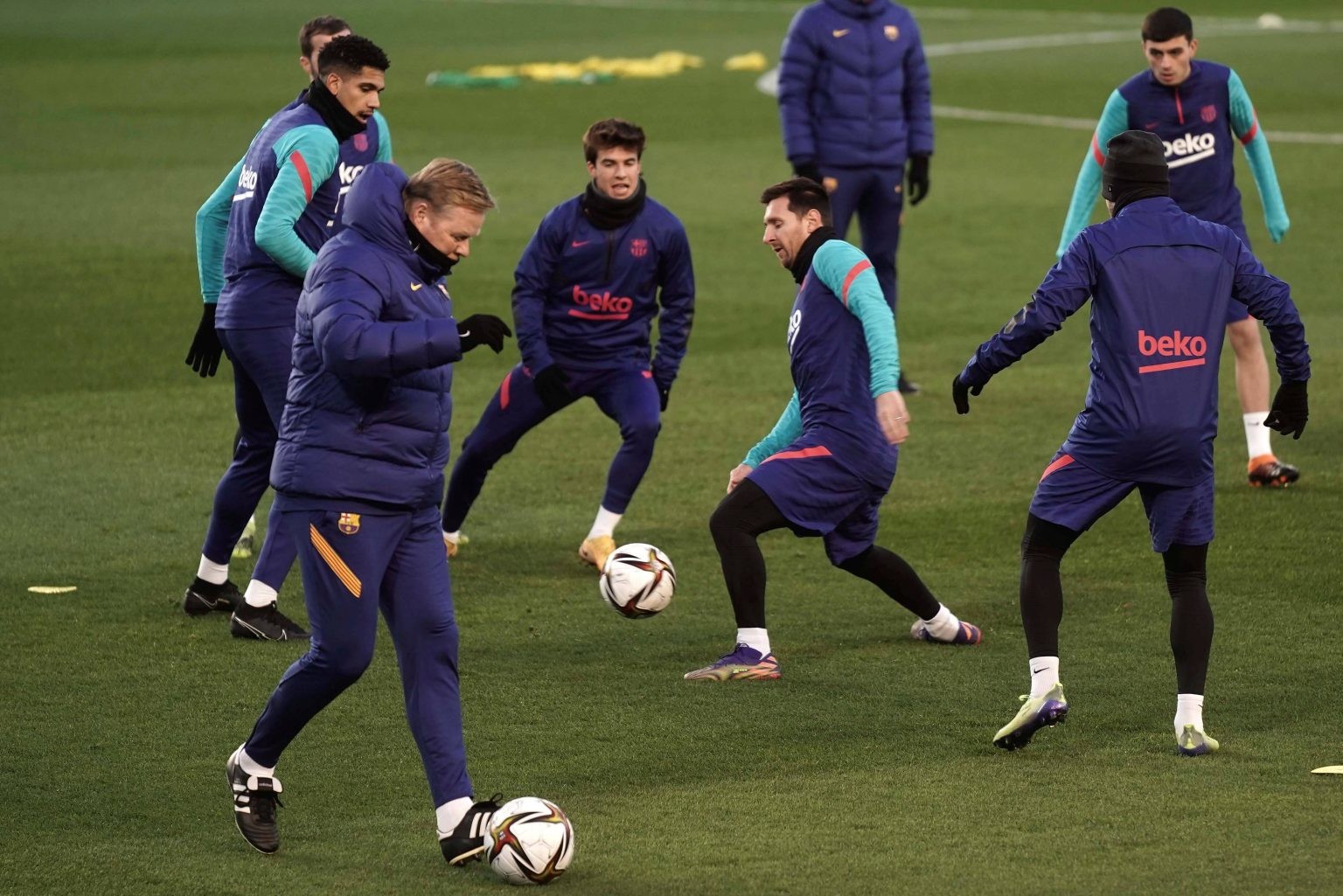 Barcelona team unhappy during training session - Bóng Đá