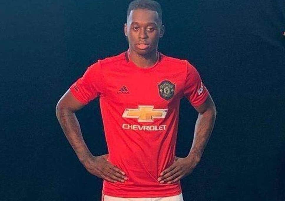 From posing with the No 29 shirt to taking a tour of the club room, leaked video of Wan-Bissaka first day at M.U emerges - Bóng Đá