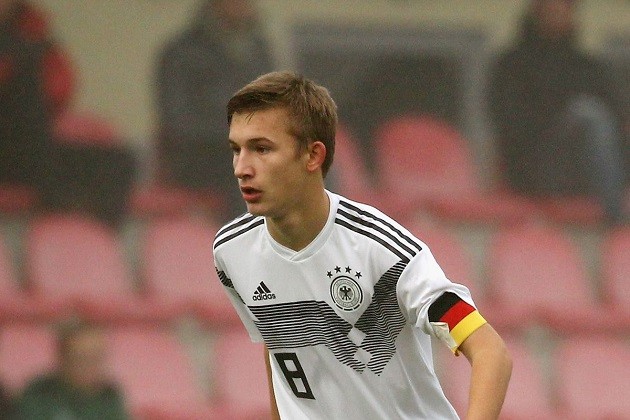‘EVERY PLAYER’S DREAM’: ‘NEW TONI KROOS’ EXPLAINS WHY HE REJECTED ARSENAL, IDOLISES INIESTA - Bóng Đá