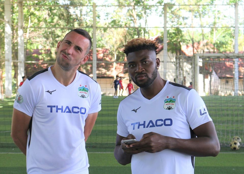 Tuấn Anh, Văn Toàn tươi rói trong ngày HAGL ra mắt áo đấu 2020 - Bóng Đá