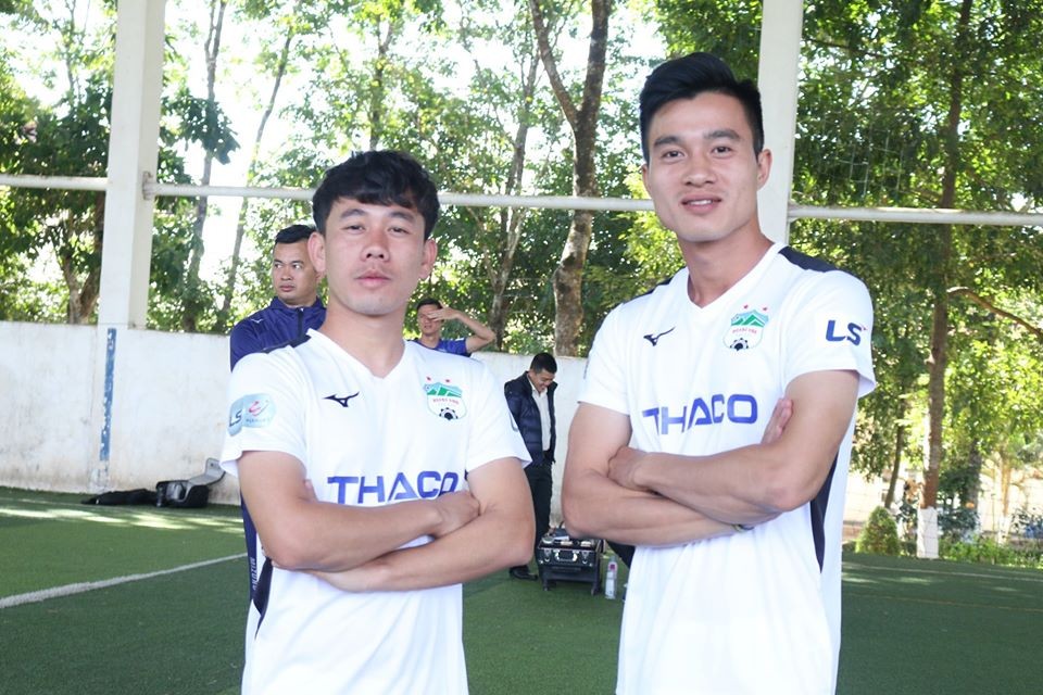 Tuấn Anh, Văn Toàn tươi rói trong ngày HAGL ra mắt áo đấu 2020 - Bóng Đá