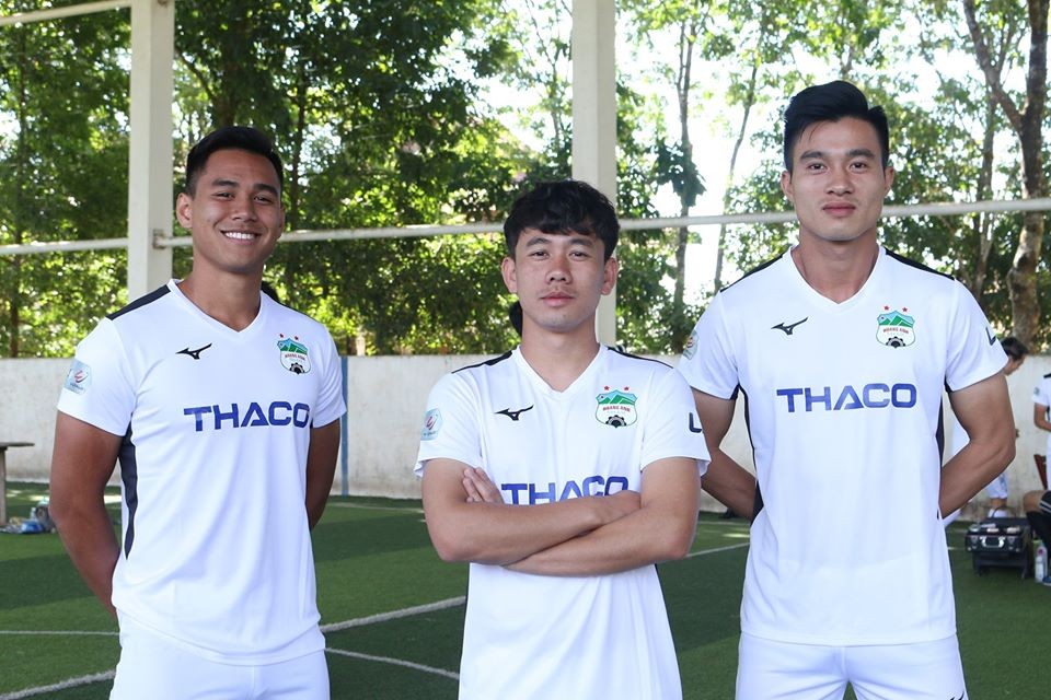 Tuấn Anh, Văn Toàn tươi rói trong ngày HAGL ra mắt áo đấu 2020 - Bóng Đá