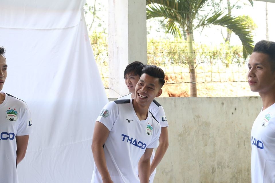 Tuấn Anh, Văn Toàn tươi rói trong ngày HAGL ra mắt áo đấu 2020 - Bóng Đá