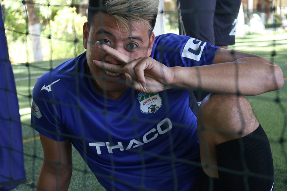 Tuấn Anh, Văn Toàn tươi rói trong ngày HAGL ra mắt áo đấu 2020 - Bóng Đá