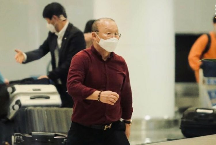 Bộ Y tế lý giải việc không cách ly HLV Park Hang-seo khi trở lại Việt Nam - Bóng Đá