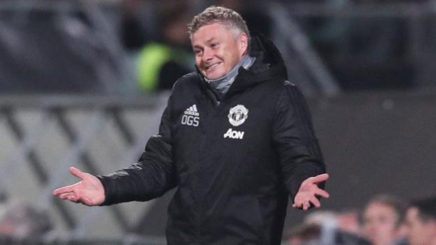 Louis van Gaal watches Man United - AZ from the stands - Bóng Đá