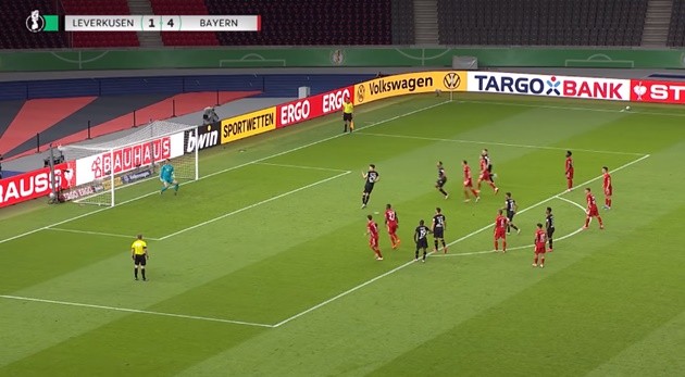 Neuer kiến tạo từ phần sân nhà, Bayern hoàn tất 