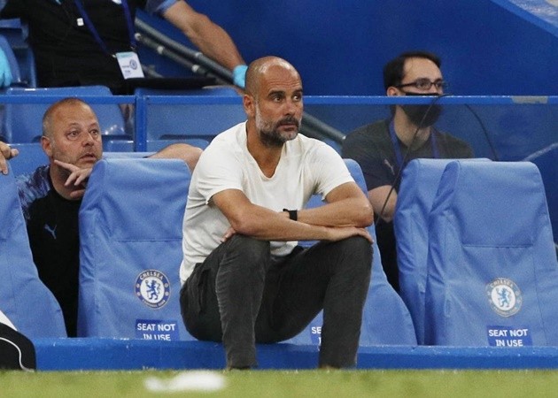 Fernandinho lĩnh thẻ đỏ, Man City cay đắng 'dâng cúp' cho Liverpool - Bóng Đá