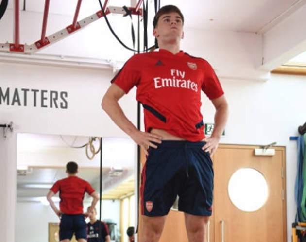 Tierney tập buổi đầu, phá kỷ lục nhảy của Aubameyang - Bóng Đá