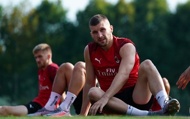 Ảnh AC Milan tập ngày 27/7 - Bóng Đá