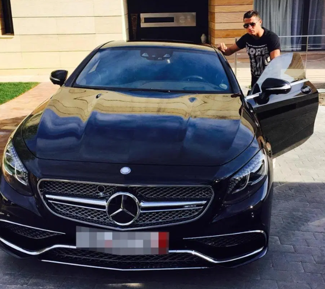 Bộ sưu tập siêu xe của Ronaldo (The Sun) - Bóng Đá