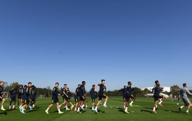 Ảnh Arsenal tập + đến Đức - Bóng Đá