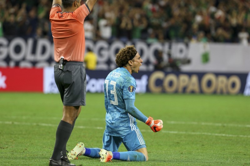 'Thánh' Ochoa lại cản phán xuất thần đưa Mexico vào bán kết - Bóng Đá