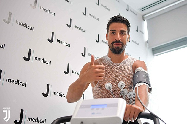 Ảnh Đồng đội Cristiano Ronaldo vui cười trong ngày tập trung - Bóng Đá