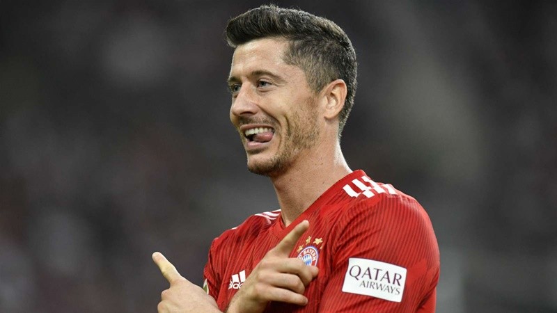 'It's a family secret!' - Lewandowski stays tight-lipped on signature goal celebration - Bóng Đá