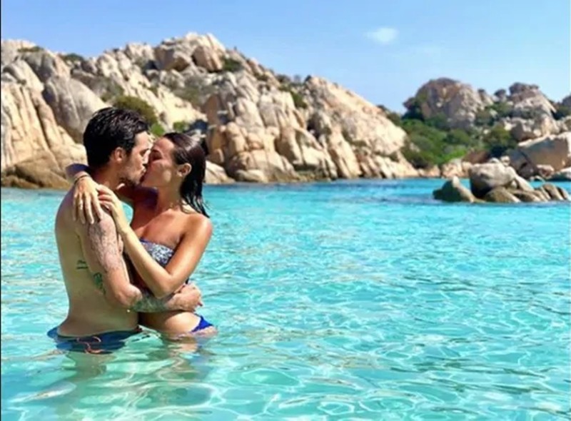 Bộ đôi của Napoli hẹn hò ở đảo Sardegna - Bóng Đá