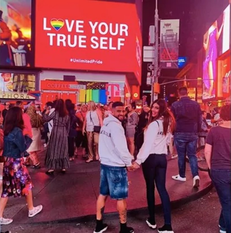 Bộ đôi của Napoli hẹn hò ở đảo Sardegna - Bóng Đá