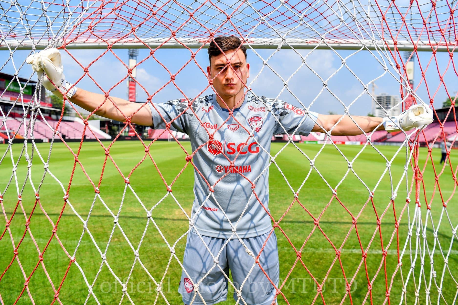 Lần đầu ngồi dự bị, Đặng Văn Lâm đã bị thất sủng tại Muangthong? - Bóng Đá