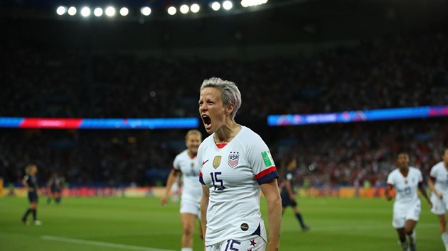 Vắng HLV Sarri, dàn sao Juventus vẫn miệt mài tập luyện - Bóng Đá