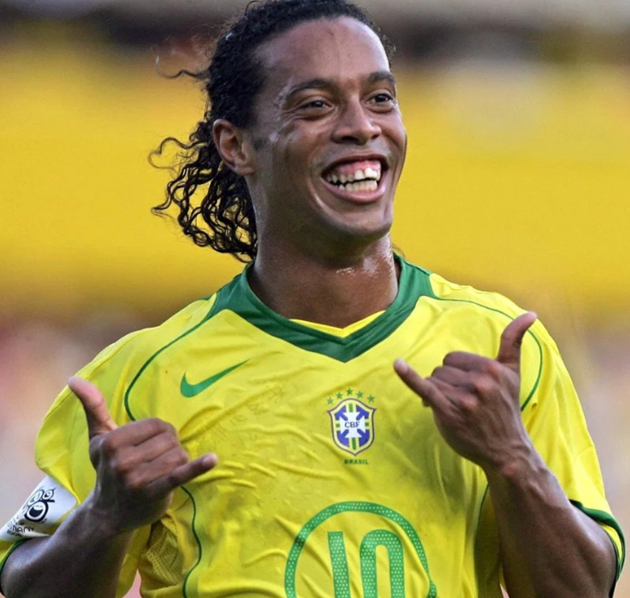 Ronaldinho đã ăn chơi trác táng ra sao? - Bóng Đá